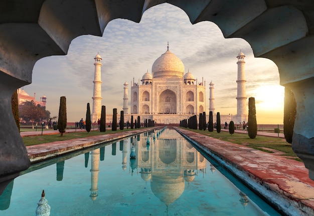 Taj Mahal, tajemnicze mauzoleum Indii, Agra.