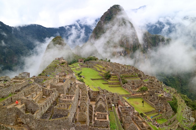 Tajemniczy Machu Picchu W Lekkiej Mgle, Cusco Region, Urubamba Prowincja, Peru