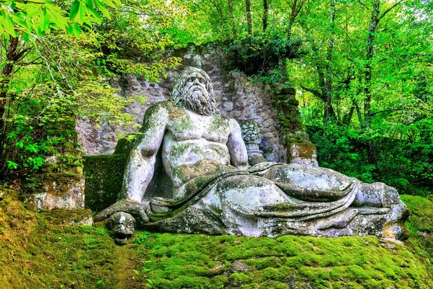 Tajemniczy park potworów z Bomarzo we Włoszech