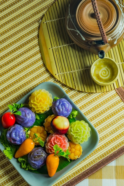 Zdjęcie tajlandzki deser z filiżanką herbata