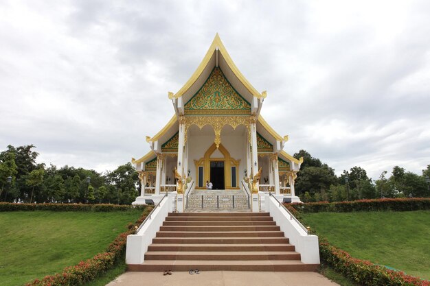 Tajski kościół świątynny wygląda pięknie.