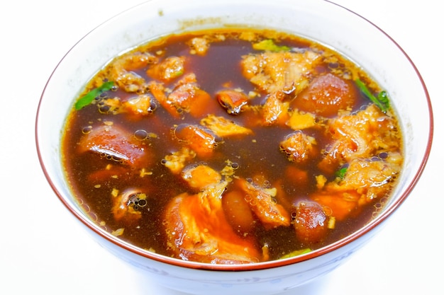 Tajskie jedzenie duszona noga wieprzowa z pięcioma przyprawami w brązowym sosie