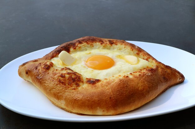 Talerz Adjarian Khachapuri