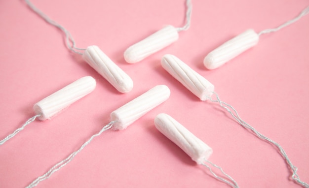 Tampon Menstruacyjny Na Różowym Tle.