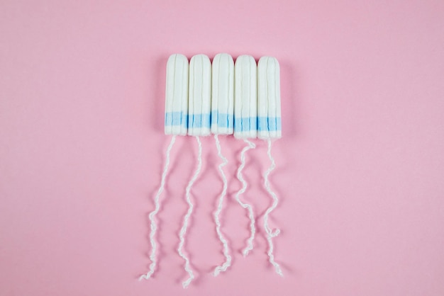 Tampony Damskie Na Różowym Tle Higieniczny Tampon Biały Dla Kobiet Wacik Menstruacja