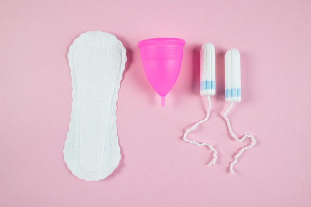 Tampony Damskie Podpaski Menstruacyjne Na Różowym Tle Higiena Kobieca Miesiączka Wybór Alternatywy