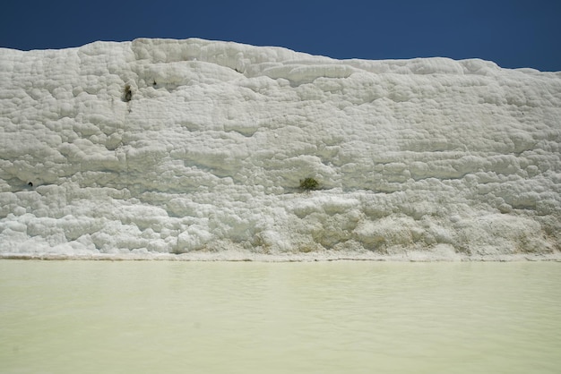 Taras trawertynowy w Pamukkale w Denizli Turkiye