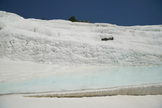 Taras trawertynowy w Pamukkale w Denizli Turkiye