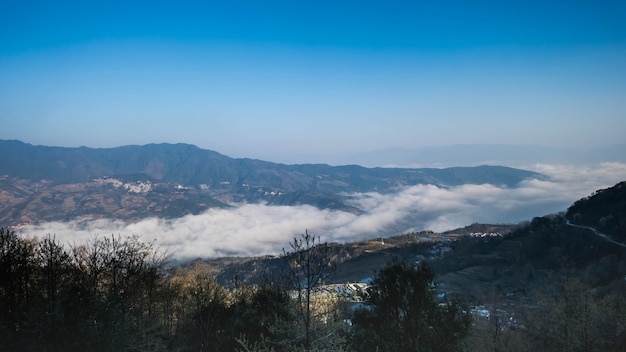 Tarasowaci ryżowi pola YuanYang, Chiny z morzem mgła i chmura