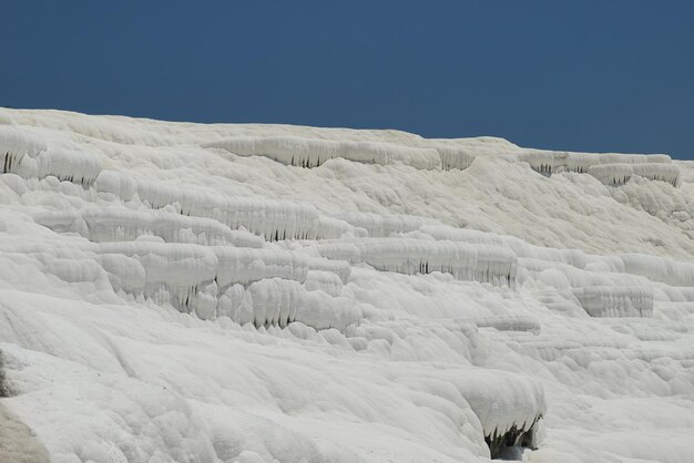 Tarasy trawertynowe w Pamukkale w Denizli Turkiye