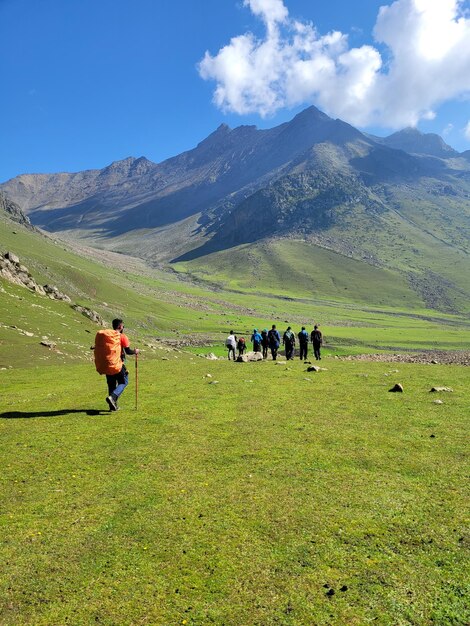 Zdjęcie tarsar marsar trek w pięknym kaszmirze