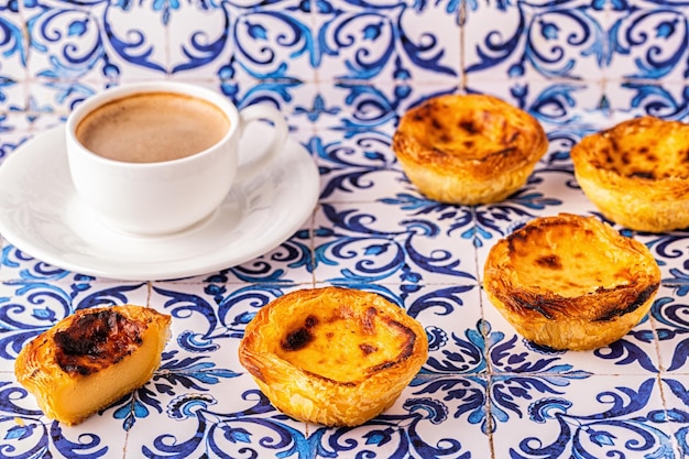 Tarta jajeczna tradycyjny portugalski deser pastel de nata