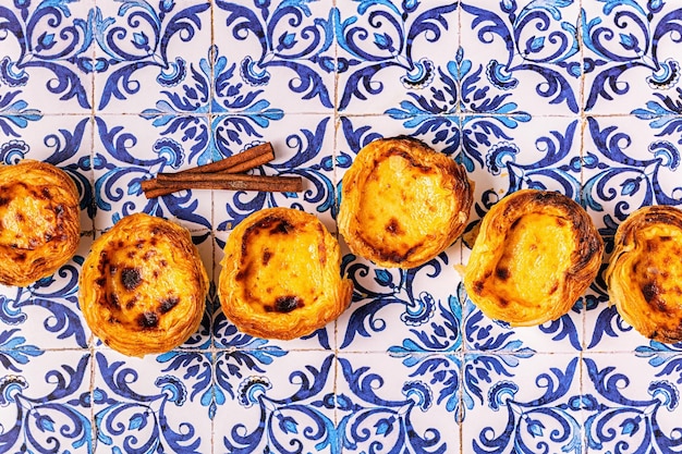 Zdjęcie tarta jajeczna tradycyjny portugalski deser pastel de nata