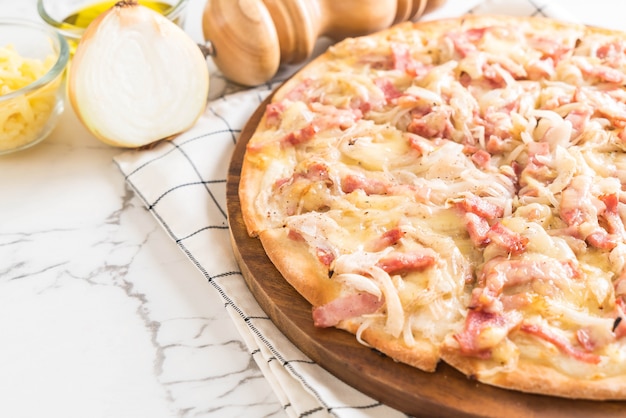 Tarte flambé pizza