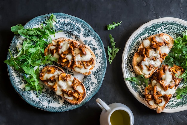 Tartine Pieczarki Zapiekane kanapki z kurkami grzybowymi i mozzarellą