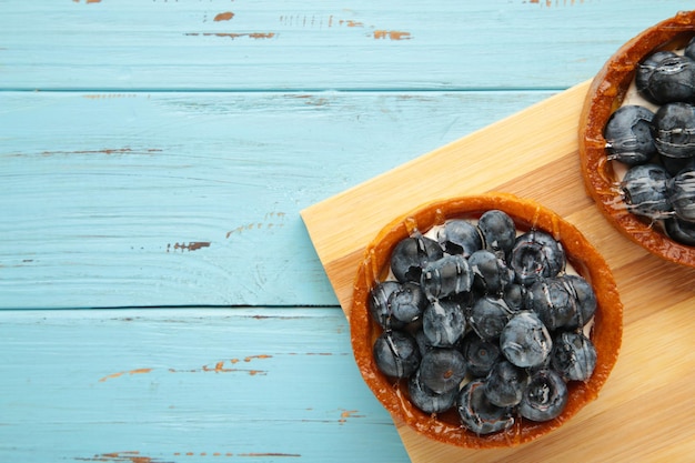 Tartlets Z Jagodami Na Niebieskim Tle Domowe Tartaletki Z Czarnymi Jagodami