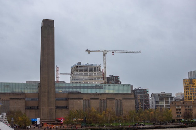 Zdjęcie tate modern galeria sztuki w londynie w anglii