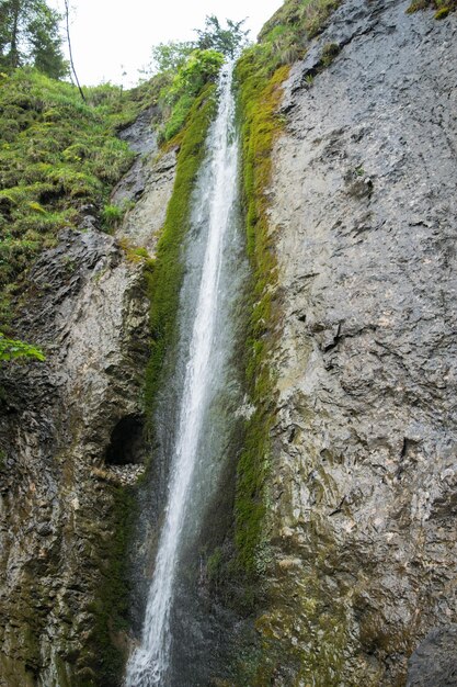 Tatry Widok na górski wodospad rzeki w górach