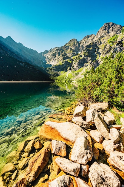 Zdjęcie tatrzański park narodowy w polsce słynne góry jezioro morskie oko lub morskie oko jezioro w tatrach wysokich dolina pięciu jezior