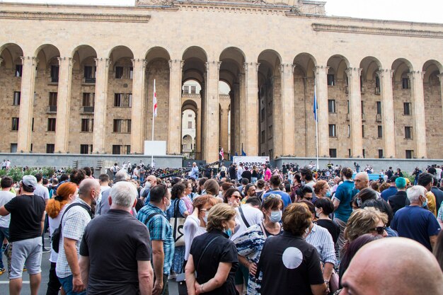 Tbilisi, Gruzja - 11 Lipca 2021: Manifestacja Została Zorganizowana Z Powodu śmierci Dziennikarza, Który Został Pobity Podczas Imprezy Tbilisi Pride.