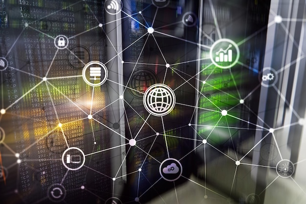 Technologie informacyjno-telekomunikacyjne ICT oraz koncepcje IOT internet rzeczy Diagramy z ikonami na tle serwerowni