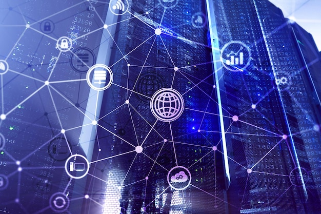 Technologie informacyjno-telekomunikacyjne ICT oraz koncepcje IOT internet rzeczy Diagramy z ikonami na tle serwerowni