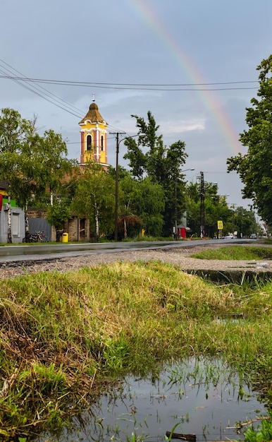 Tęcza na wieczornym niebie