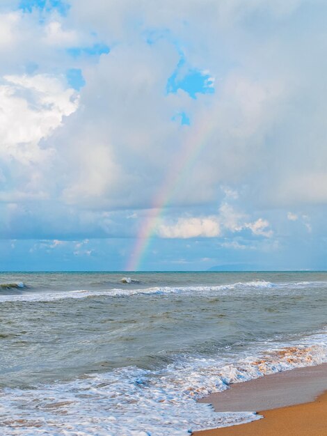 Tęcza Nad Morzem Widok Z Plaży?