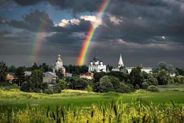 Tęcza nad starym miastem