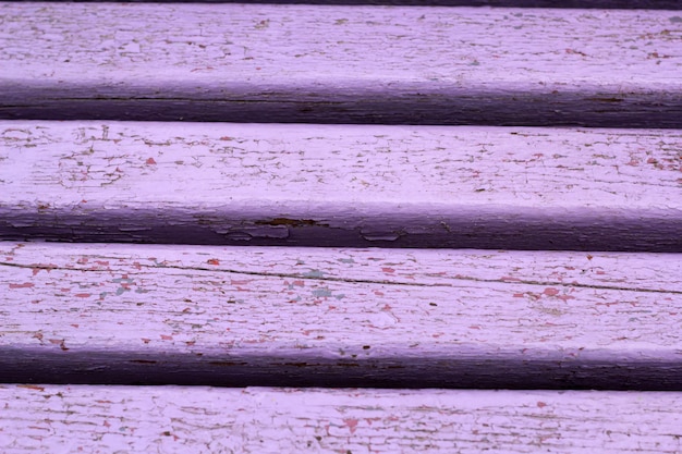 Tekstura drewniane deski z przetartą pastelową lilą farbą