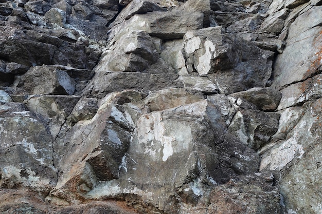 Tekstura naturalnego kamienia skały tła tapety białe szare i czarne plamy na powierzchni poziomej prostokątnej fotografii