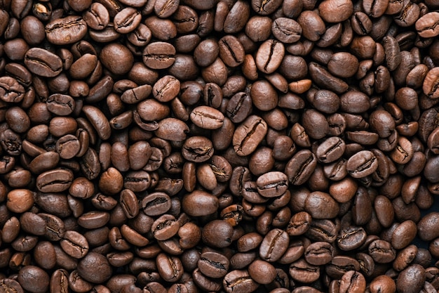 Zdjęcie tekstura palonych ziaren kawy. tło ziaren kawy