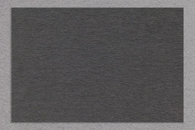 Tekstura papieru w kolorze czarnym rzemieślniczym z szarą obwódką makro Struktura rocznika gęstego kraft szarego kartonu