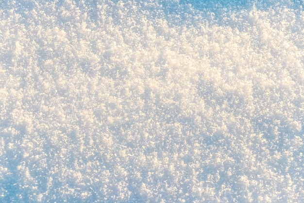 Tekstura śniegu w słoneczną pogodę Pokrywa śnieżna kryształkami śniegu