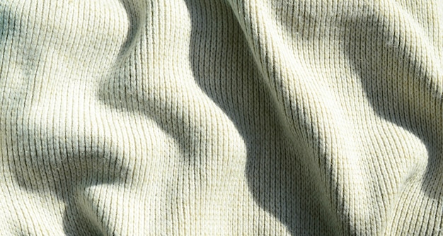 Tekstura tkaniny miękkiego żółtego swetra z dzianiny
