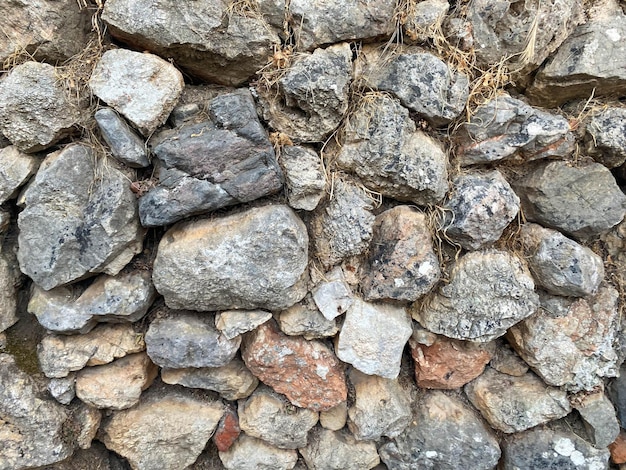 Tekstura tła kamienna ściana z okrągłych kamieni bruku cegieł naturalna powierzchnia naturalna ostra