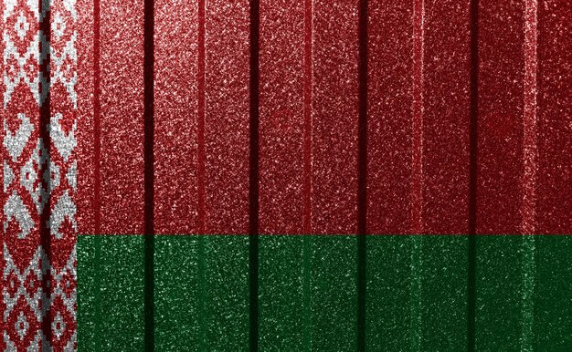 Teksturowana flaga Białorusi na metalowej ścianie Kolorowe naturalne abstrakcyjne tło geometryczne z liniami