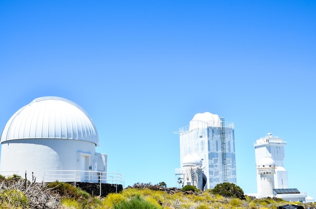 Teleskopy Obserwatorium Astronomicznego na Teide na Teneryfie w Hiszpanii.