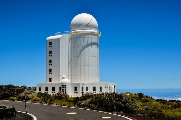 Teleskopy Obserwatorium Astronomicznego na Teide na Teneryfie w Hiszpanii.