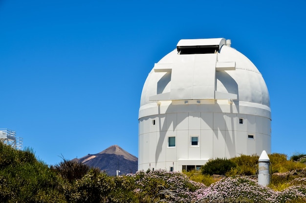 Teleskopy Obserwatorium Astronomicznego na Teide na Teneryfie w Hiszpanii.