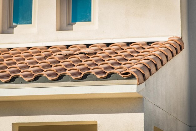 Zdjęcie temat branży budowlanej nowo opracowane płytki dachowe z bliska