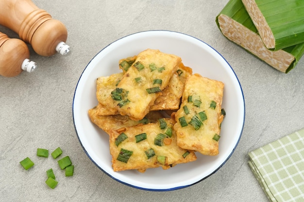 Tempe Mendoan, Tradycyjne Smażone Tempeh, Jedna Z Popularnych Potraw Z Indonezji.