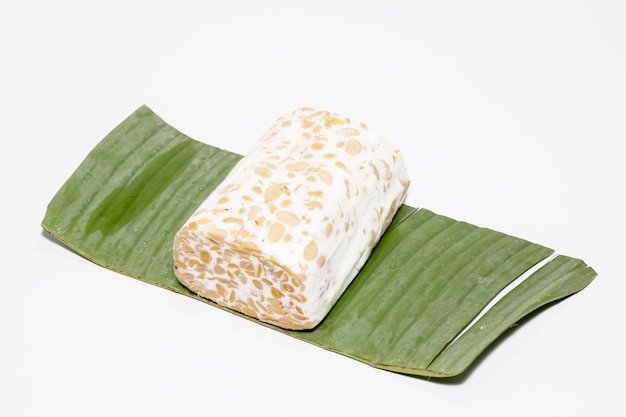 Tempeh lub tempe to tradycyjna żywność z Indonezji wytwarzana z soi lub innych składników, które ar
