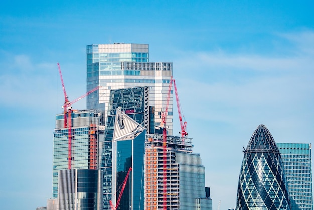 Ten panoramiczny widok na miejską dzielnicę finansową Londynu