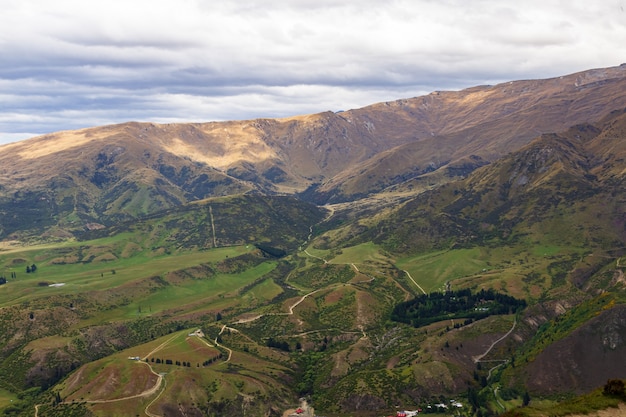 Teren górzysty w pobliżu Queenstown na Wyspie Południowej Widok z góry Nowej Zelandii