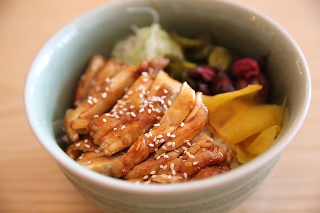 Teriyaki Z Kurczaka Na Japońskim Jedzeniu Ryżowym