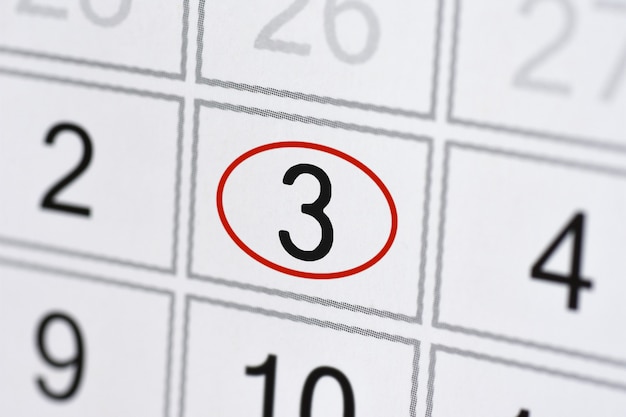Termin kalendarza planisty dzień tygodnia na białym papierze 3
