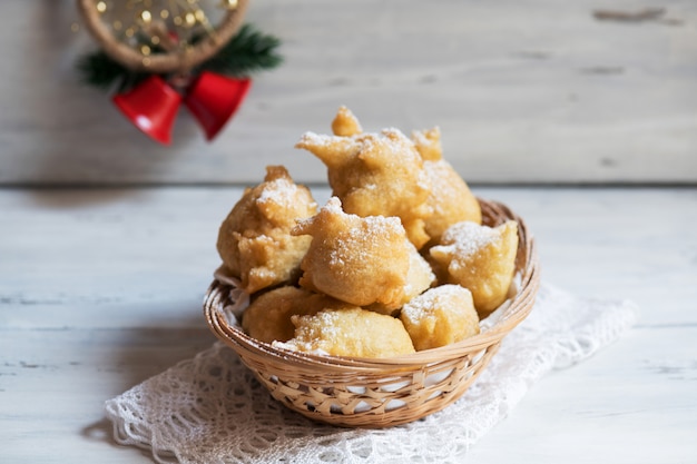 Tipical christmas Włoskie jedzenie z świąteczną dekoracją