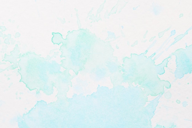 Tło abstrakcyjnej sztuki płynnej Niebieska akwarela półprzezroczyste plamy na białym papierze