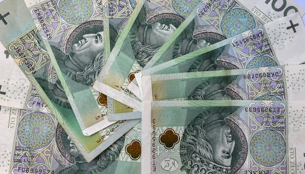 Tło banknotów sto złotych. Faktura banknotów stuzłotowych. Waluta Polski